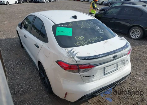 2022 Toyota Corolla Se Nightshade Edition z USA, uszkodzony, nr VIN 5YFS4MCE9NP134465